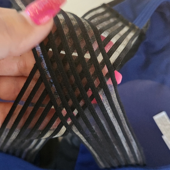 Victoria's Secret Sport Plunge Cross Back Sports Bra Wireless Wire Free yoga - Picture 3 of 6